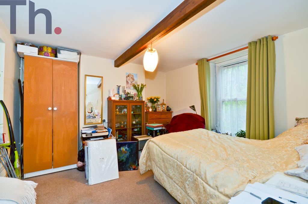 Bedroom 1 (2).JPG