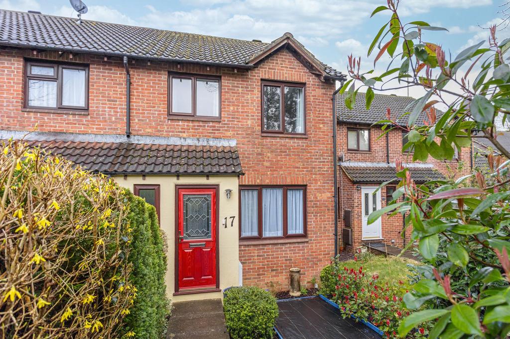 The Dell, East Grinstead RH19 3 bed terraced house for sale £390,000