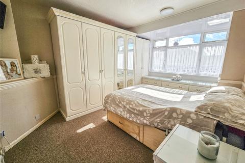 16 Abbotts Close, Romford, RM7 8QU