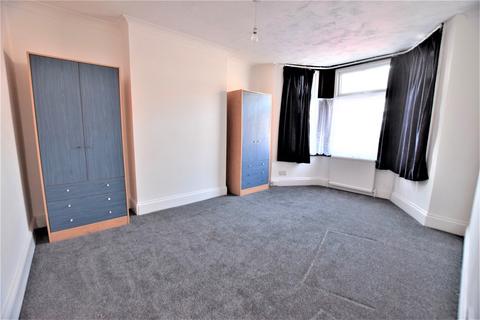 2 bedroom terraced house to rent, Green Lane, Ilford, Essex. IG1 1YJ