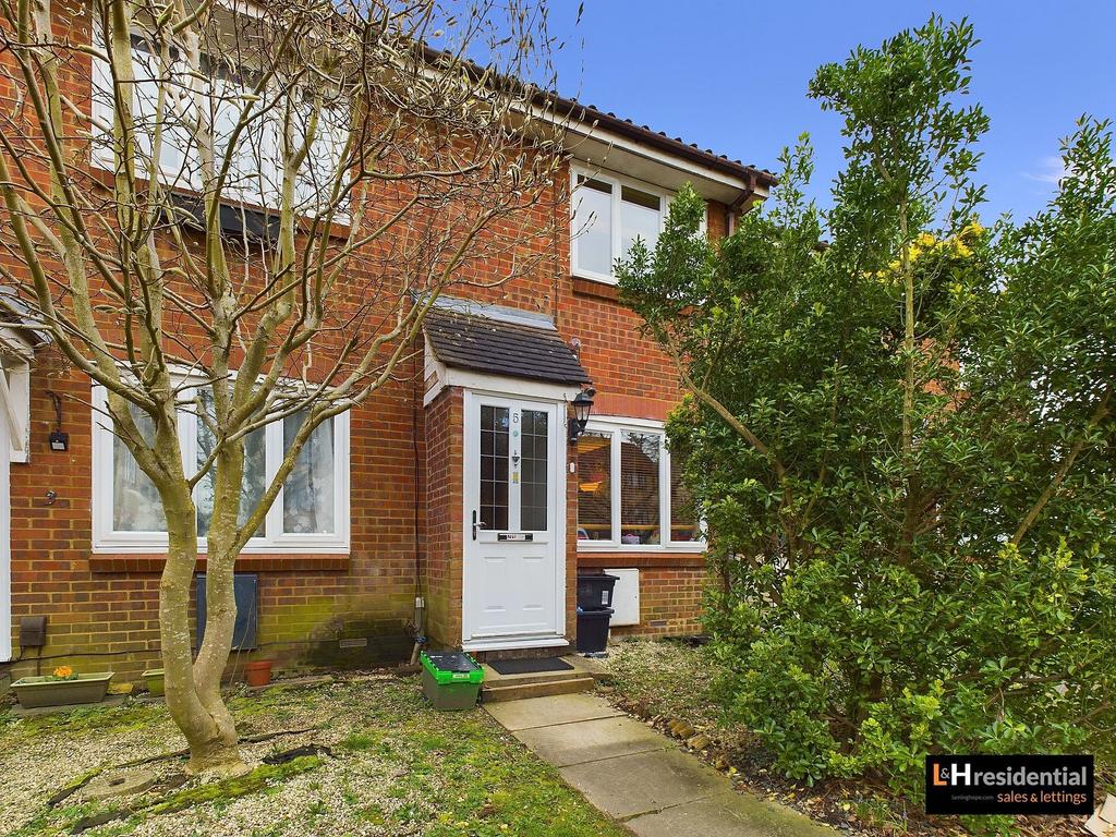 Borehamwood, Borehamwood WD6 2 bed terraced house for sale £375,000