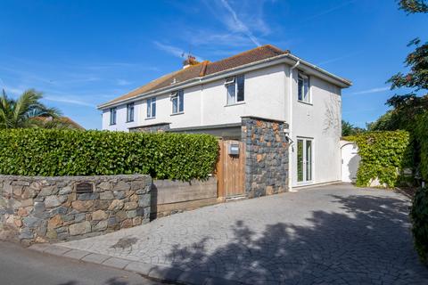 4 bedroom semi-detached house for sale, Duvaux Farm Park, Duvaux Lane, St Sampson's, Guernsey