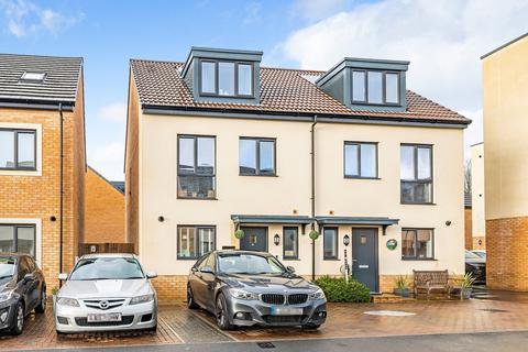 4 bedroom townhouse for sale, Strawberry Drive, Yatton