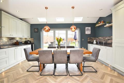 6 bedroom detached house for sale, Aspen Close, Harrogate