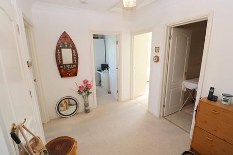 2 bedroom flat for sale, Whitefield Road, New Milton, Hampshire. BH25 6DF