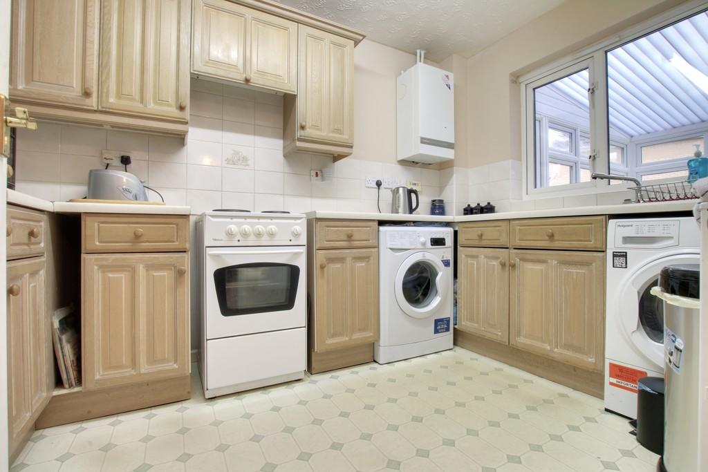 6 Holly Drive kitchen
