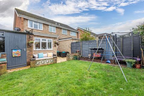 8 Barton Close, Addlestone, KT15 1JE