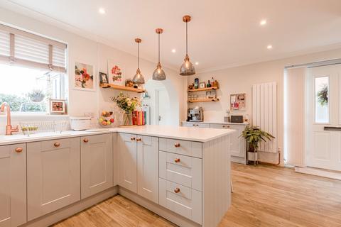 8 Barton Close, Addlestone, KT15 1JE
