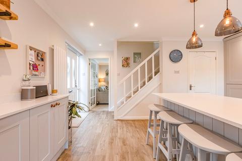 8 Barton Close, Addlestone, KT15 1JE