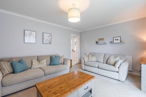 8 Barton Close, Addlestone, KT15 1JE