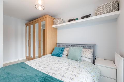 1 bedroom flat for sale, Addlestone, Addlestone KT15