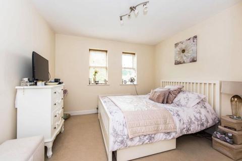 2 bedroom flat for sale, Lyster Mews, Surrey KT11