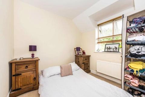 2 bedroom flat for sale, Lyster Mews, Surrey KT11