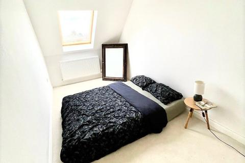 2 bedroom flat for sale - Chertsey, Surrey KT16