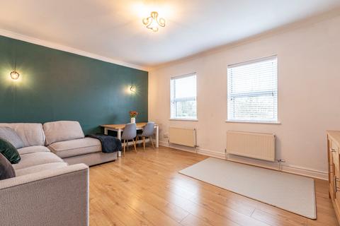 2 bedroom flat for sale, Station Road, Surrey KT15