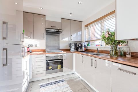2 bedroom end of terrace house for sale, Hawker Drive, Surrey KT15