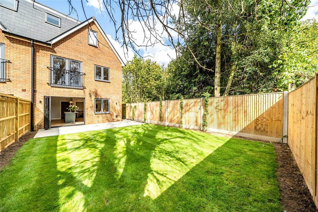 Sugden Road, Surrey KT7 4 bed semidetached house £1,250,000