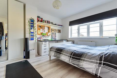 5 Sterry Drive, Thames Ditton, KT7 0YN