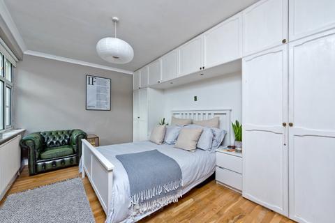 24 Central Parade, Surbiton, KT6 4PJ