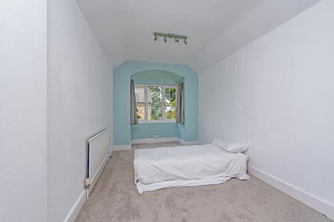 12 Hook Road, Surbiton, KT6 5BH