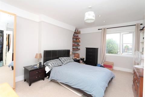 2 bedroom flat for sale, Anglesea Road, Kingston Upon Thames KT1