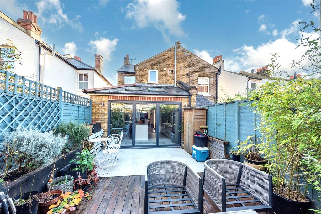 Beaconsfield Road, Surbiton KT5 2 bed semidetached house for sale £