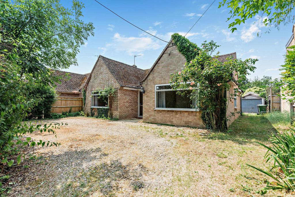 Latchford Lane, Oxford OX44 4 bed detached bungalow for sale £600,000