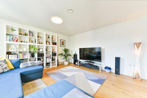 3 bedroom apartment to rent, Isambard Court, Brentford, London, TW8