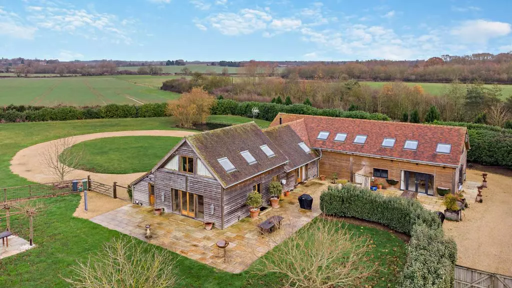 7 bedroom barn conversion to rent