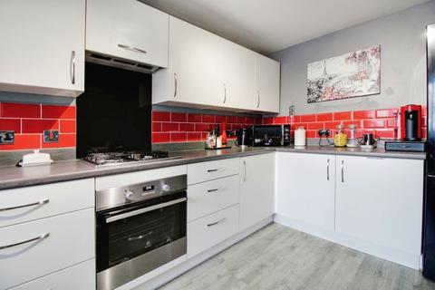 4 bedroom end of terrace house for sale, Coronel Close, Swindon