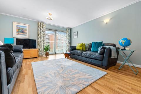 3 bedroom apartment for sale - Sienna House, Lynton Court, Cardiff