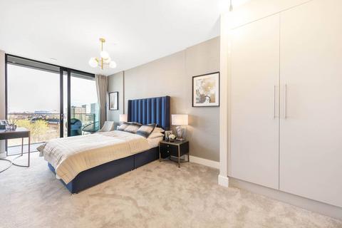 2 bedroom flat to rent, Gwynne Road, Battersea Square, LONDON, SW11