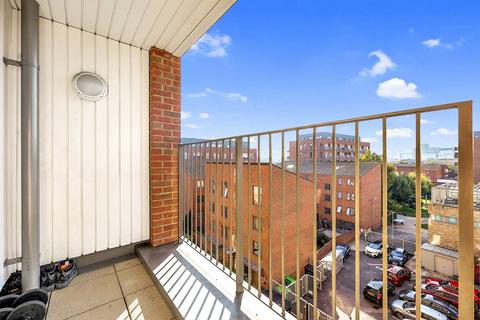 2 bedroom flat for sale - Pioneer Court, Canning Town, London, E16