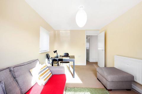 60 Renfrew Close, London, E6 5PG