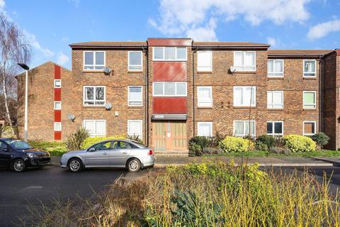 60 Renfrew Close, London, E6 5PG