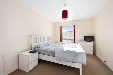 60 Renfrew Close, London, E6 5PG