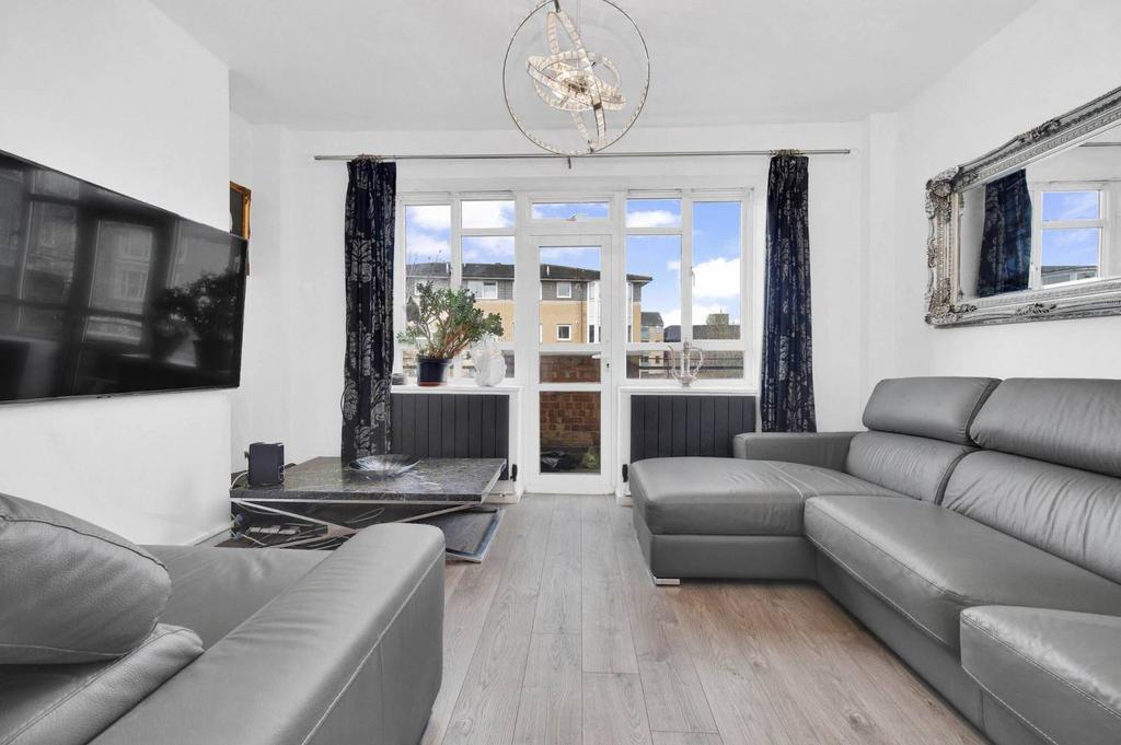 Wray Crescent, Stroud Green, London, N4 2 bed for sale £