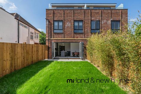 4 bedroom semi-detached house for sale, Scarlet Oaks, Oakwood, N14