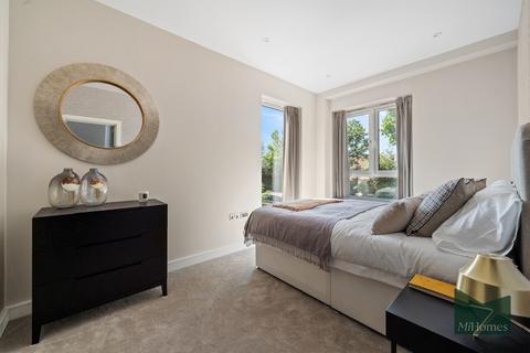 4 bedroom semi-detached house for sale, Scarlet Oaks, Oakwood, N14