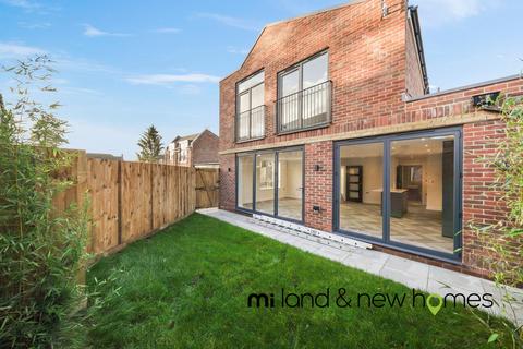 3 bedroom detached house for sale, Serenity Close, Oakwood, N14