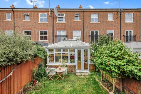 12 Boddington Gardens, London, W3 9AP