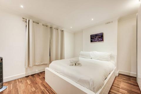 2 bedroom flat to rent, Harwood Road, Fulham, London, SW6