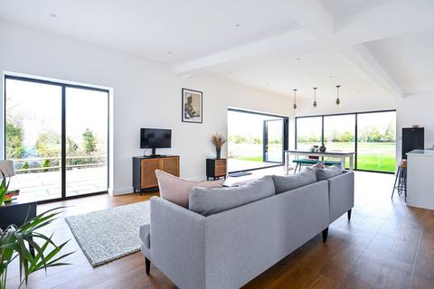 2, Highlea House Great Tangley, Wonersh Common, Guildford, GU5 0PT