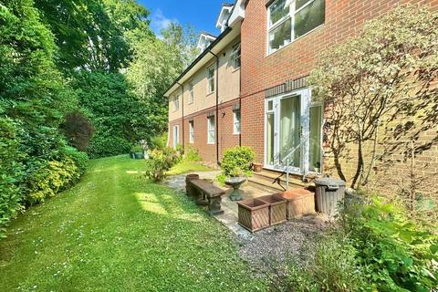 2 bedroom ground floor flat for sale, Portsmouth Road, Camberley GU15