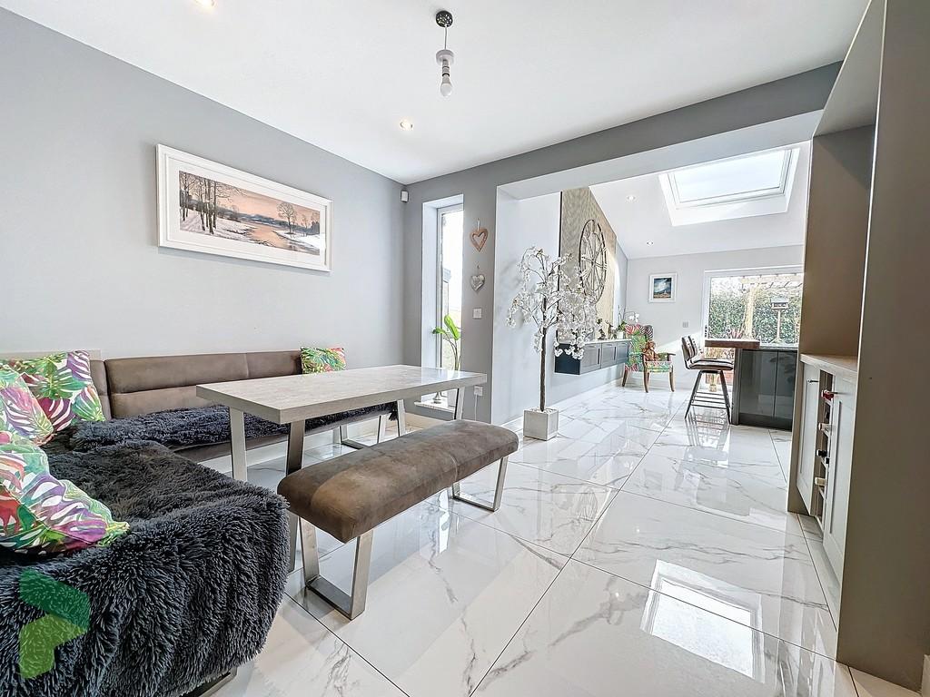 Dining area to kitchen