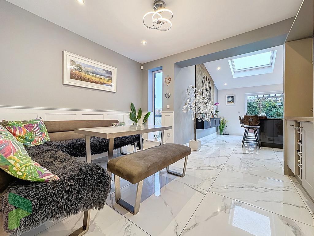 Dining area to kitchen