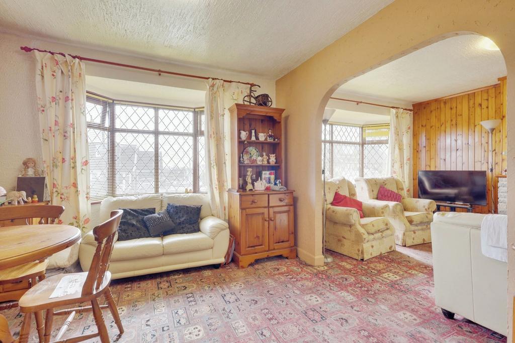 Clifton Avenue, Benfleet, SS7 3 bed chalet for sale £290,000