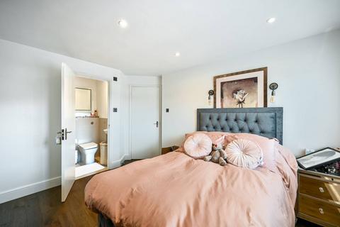 2 bedroom flat for sale, Balmoral Road, Worcester Park, KT4