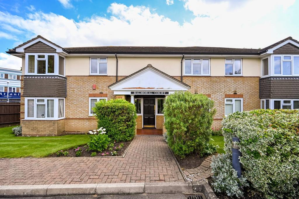 Balmoral Road, Worcester Park, KT4 2 bed flat for sale £380,000