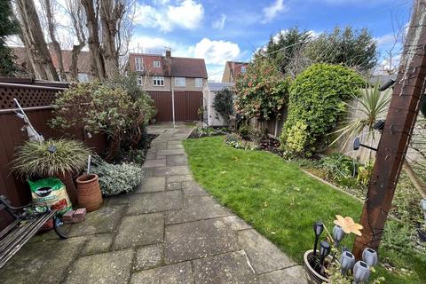 12 Warfield Road, Feltham, TW14 8AD